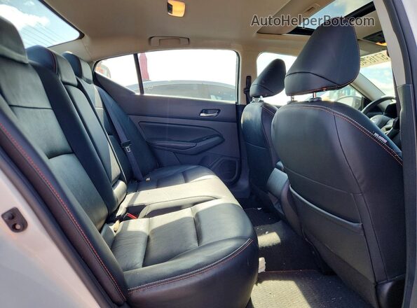 1N4BL4CV1RN392359 2024 NISSAN ALTIMA White Vista de los asientos traseros