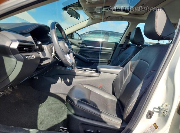 1N4BL4CV1RN392359 2024 NISSAN ALTIMA White Vista interior delantera