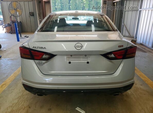 1N4BL4CV2RN327178 2024 NISSAN ALTIMA Silver Вид ззаду