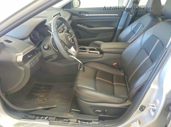 1N4BL4CV2RN327178 2024 NISSAN ALTIMA Silver Вид салону спереду