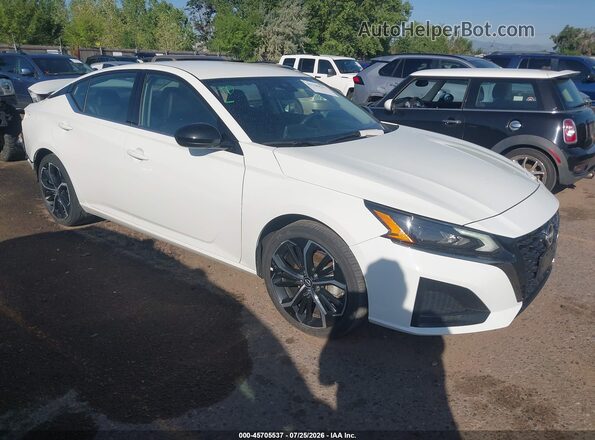 1N4BL4CV2SN307180 2025 NISSAN ALTIMA White Widok wnętrza z tyłu