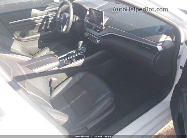 1N4BL4CV2SN307180 2025 NISSAN ALTIMA White Widok wnętrza z przodu