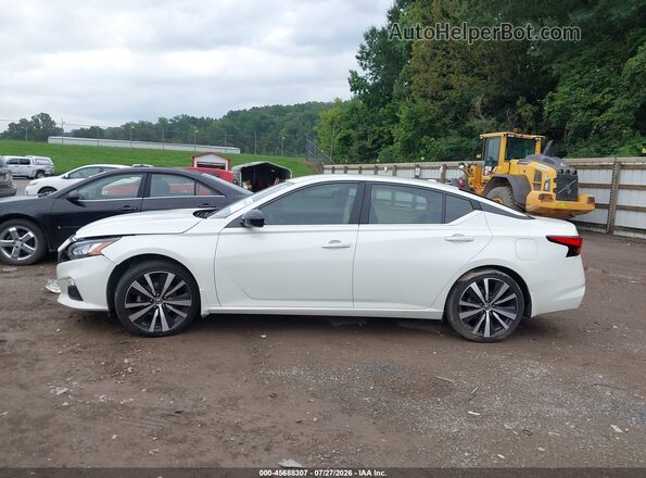 1N4BL4CV3LC253594 2020 NISSAN ALTIMA White Widok wnętrza z tyłu