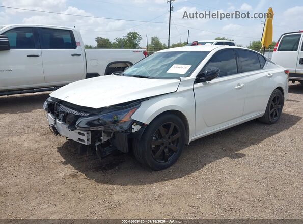1N4BL4CV3RN349920 2024 NISSAN ALTIMA White Vista tres cuartos delantera izquierda
