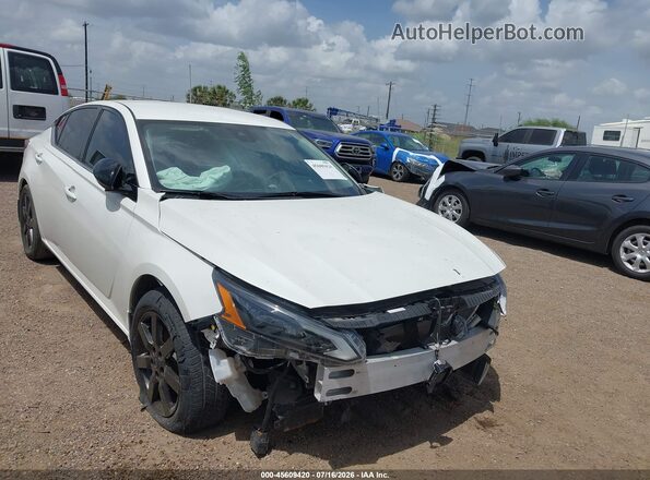 1N4BL4CV3RN349920 2024 NISSAN ALTIMA White Vista interior trasera
