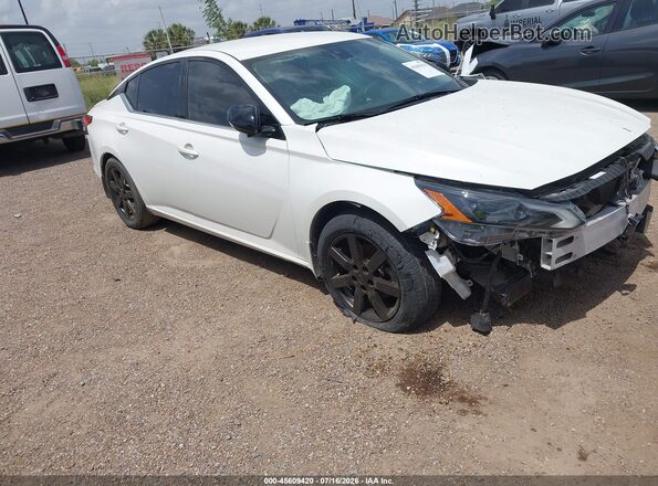 1N4BL4CV3RN349920 2024 NISSAN ALTIMA White Vista interior de 360 grados