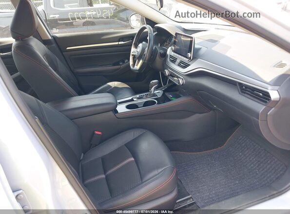 1N4BL4CV5RN378027 2024 NISSAN ALTIMA Белый Вид салона спереди