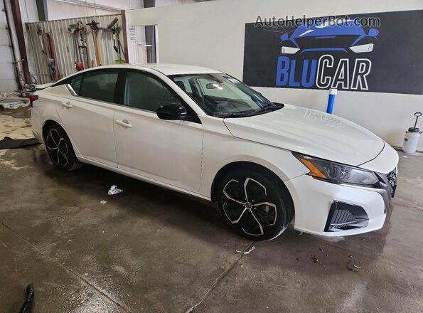 1N4BL4CV5RN387813 2024 NISSAN ALTIMA White Front right