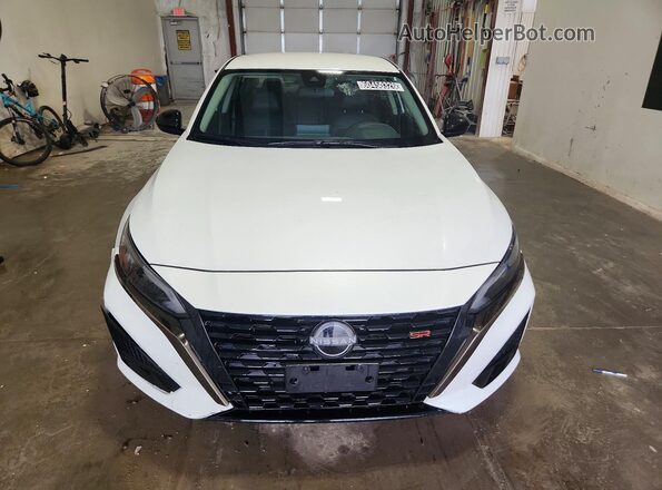 1N4BL4CV5RN387813 2024 NISSAN ALTIMA White Front view