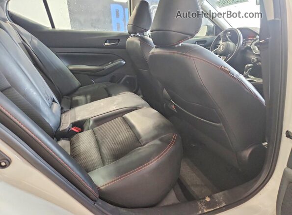 1N4BL4CV5RN387813 2024 NISSAN ALTIMA White Rear seats view