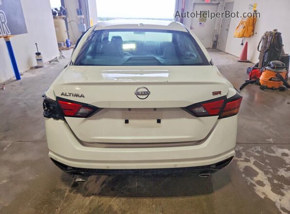 1N4BL4CV5RN387813 2024 NISSAN ALTIMA White Rear view