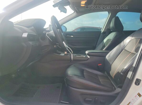 1N4BL4CV6LC135815 2020 NISSAN ALTIMA White Widok wnętrza z przodu