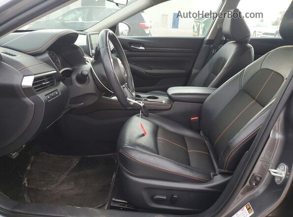 1N4BL4CV7LC146905 2020 NISSAN ALTIMA Silver Вид салону спереду