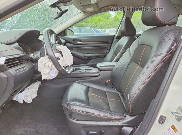 1N4BL4CV7NN415248 2022 NISSAN ALTIMA White Front interior view