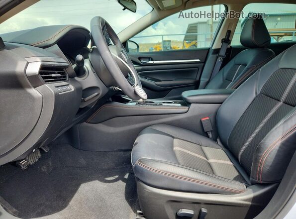 1N4BL4CV7RN312448 2024 NISSAN ALTIMA Gray Вид салону спереду