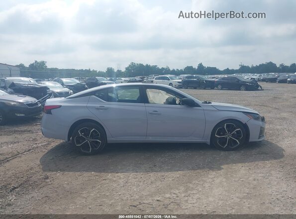 1N4BL4CV7SN346900 2025 NISSAN ALTIMA Silver Widok wnętrza 360 stopni