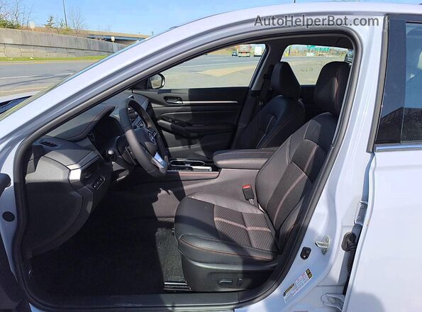 1N4BL4CV7SN414449 2025 NISSAN ALTIMA Blue Widok wnętrza z przodu