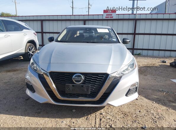1N4BL4CV8MN418982 2021 NISSAN ALTIMA Silver Widok deski rozdzielczej