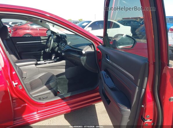 1N4BL4CV8PN320619 2023 NISSAN ALTIMA Red Widok wnętrza z przodu