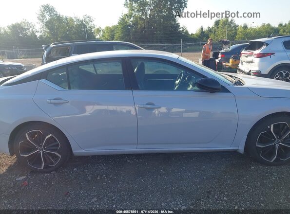 1N4BL4CV8PN424737 2023 NISSAN ALTIMA Light Blue Вид задней части салона