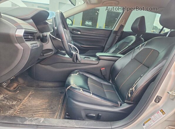 1N4BL4CV9LN303290 2020 NISSAN ALTIMA Silver Вид салону спереду