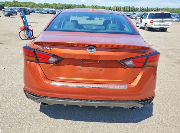 1N4BL4CVXLC127992 2020 NISSAN ALTIMA Оранжевый Вид сзади
