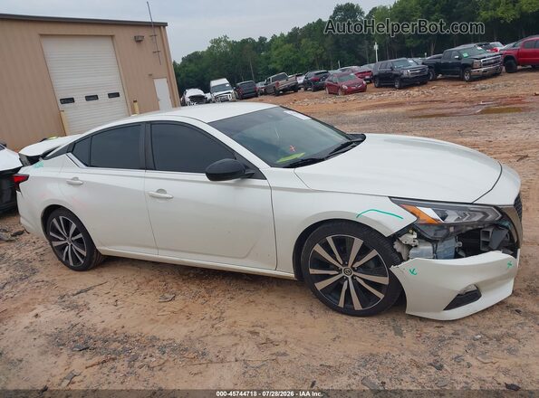 1N4BL4CVXLC184001 2020 NISSAN ALTIMA White Вид задньої частини салону
