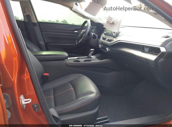 1N4BL4CVXNN355577 2022 NISSAN ALTIMA Orange Front interior view
