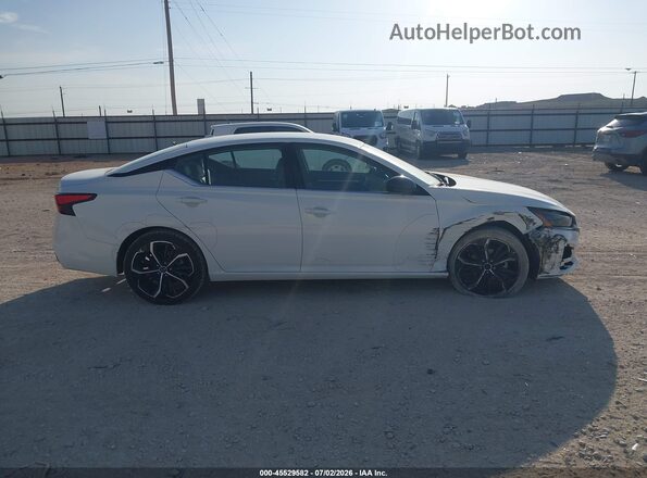 1N4BL4CVXRN386642 2024 NISSAN ALTIMA White Սալոնի հետևի տեսք