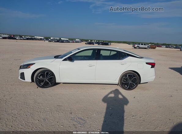 1N4BL4CVXRN386642 2024 NISSAN ALTIMA White Սալոնի 360 աստիճան տեսք