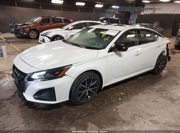 1N4BL4CVXSN336782 2025 NISSAN ALTIMA White წინა მარცხენა ხედი სამი მეოთხედიდან