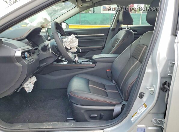 1N4BL4CW1SN415427 2025 NISSAN ALTIMA Silver Widok wnętrza z przodu