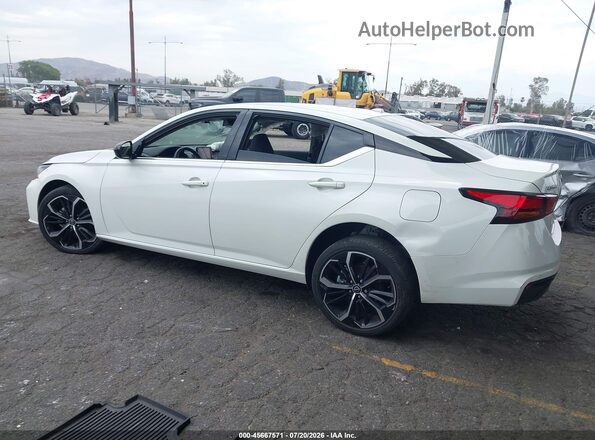 1N4BL4CW2RN373117 2024 NISSAN ALTIMA Белый Вид задней части салона