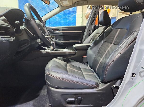 1N4BL4CW4RN435696 2024 NISSAN ALTIMA Синий Вид салона спереди