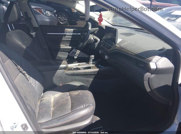 1N4BL4CW5RN334098 2024 NISSAN ALTIMA Light Blue Widok wnętrza z przodu