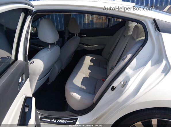 1N4BL4DV0MN346027 2021 NISSAN ALTIMA White VIN կոդի պիտակի տեսք