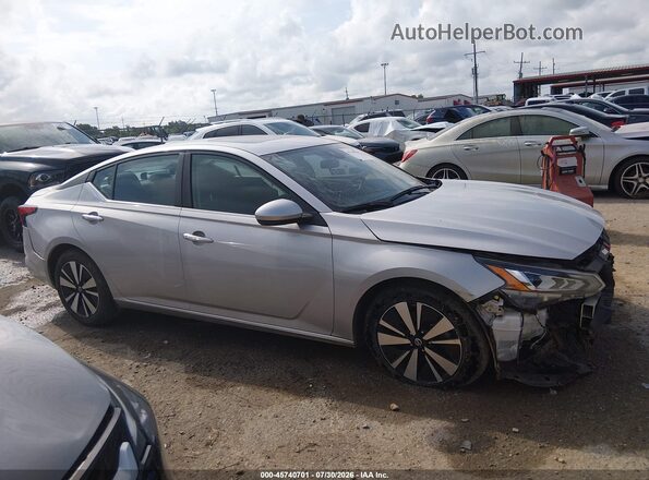 1N4BL4DV0NN310050 2022 NISSAN ALTIMA Silver Widok wnętrza z tyłu