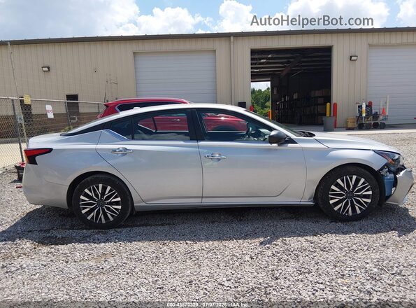 1N4BL4DV0RN429352 2024 NISSAN ALTIMA Silver Rear interior view