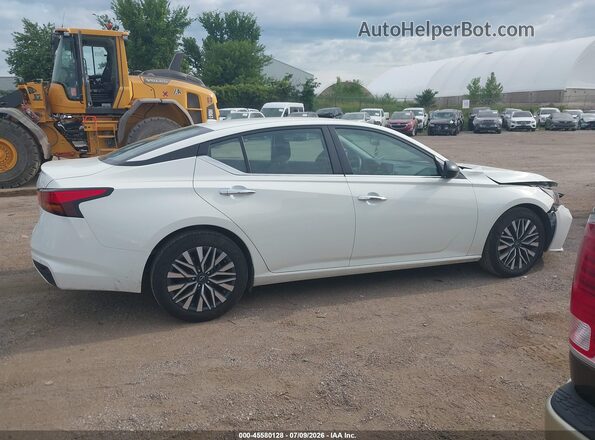 1N4BL4DV1SN353825 2025 NISSAN ALTIMA White Սալոնի հետևի տեսք