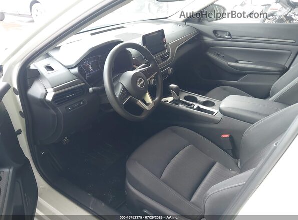 1N4BL4DV1TN314136 2026 NISSAN ALTIMA White Widok wnętrza z przodu