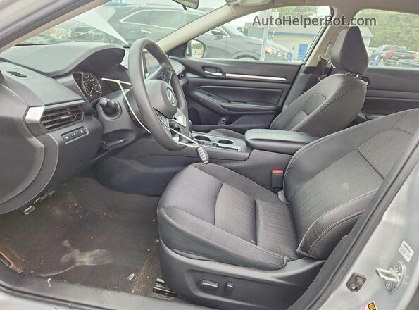 1N4BL4DV2NN335337 2022 NISSAN ALTIMA Серебряный Вид салона спереди