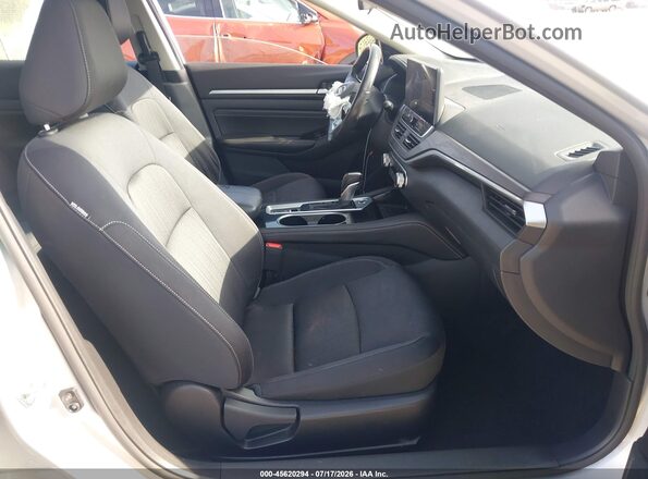 1N4BL4DV2PN337530 2023 NISSAN ALTIMA Серебряный Вид салона спереди