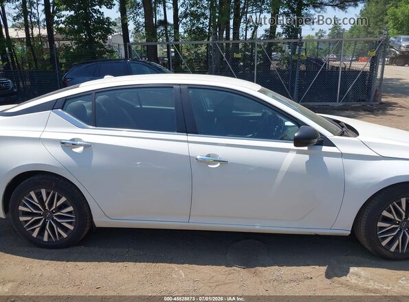 1N4BL4DV2SN302060 2025 NISSAN ALTIMA White Vista interior trasera