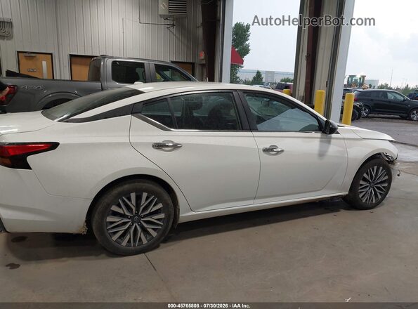 1N4BL4DV2SN399826 2025 NISSAN ALTIMA White Սալոնի 360 աստիճան տեսք