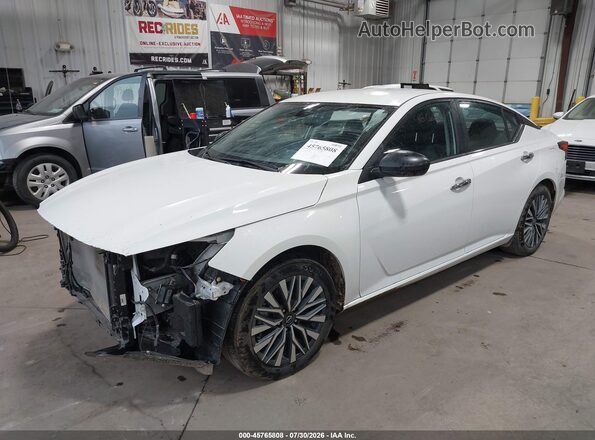 1N4BL4DV2SN399826 2025 NISSAN ALTIMA White Առջևի ձախ երեք քառորդ տեսարան