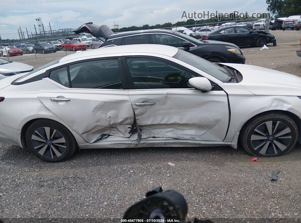 1N4BL4DV3MN400291 2021 NISSAN ALTIMA White Вид задньої частини салону