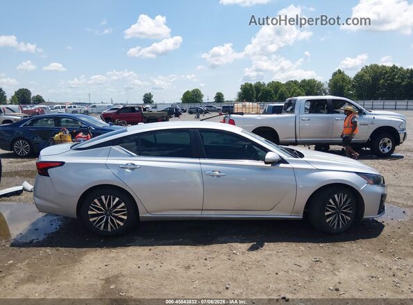 1N4BL4DV4PN363370 2023 NISSAN ALTIMA Серебряный Вид задней части салона