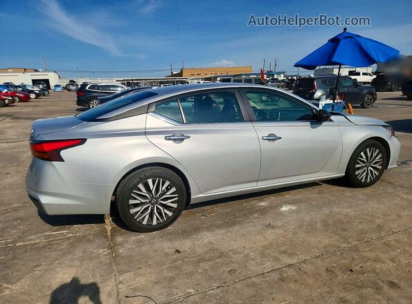 1N4BL4DV4RN393181 2024 NISSAN ALTIMA Серебряный Задняя правая четверть