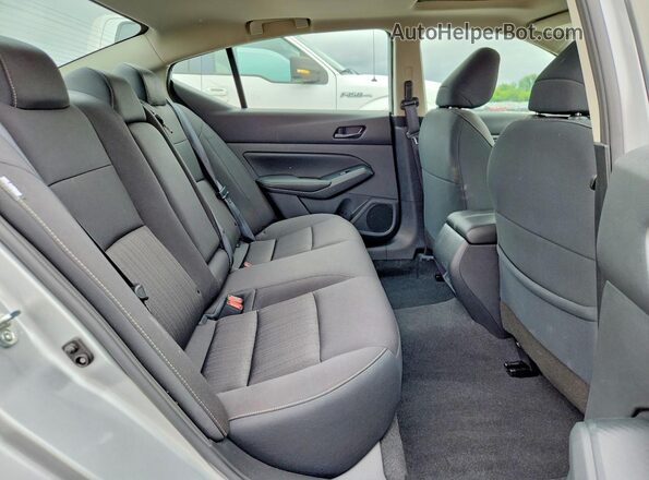 1N4BL4DV5RN300166 2024 NISSAN ALTIMA Серебряный Вид задних сидений