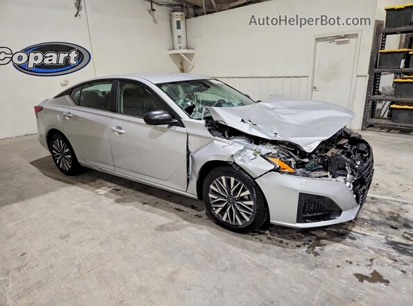 1N4BL4DV5TN319260 2026 NISSAN ALTIMA Silver Przód prawy